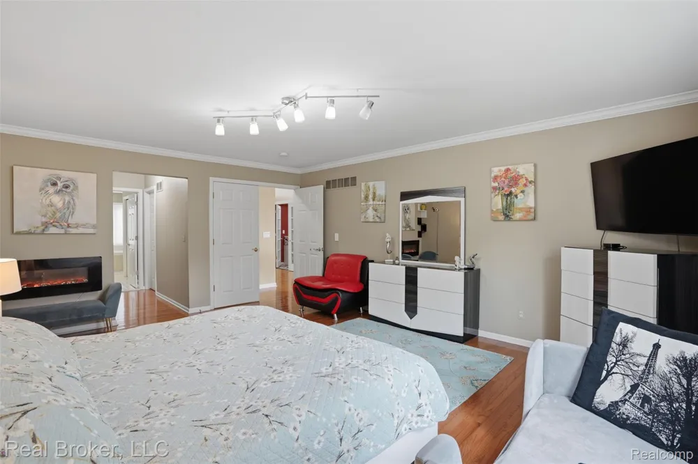 29126 Eastman Trail Novi City, MI 48377