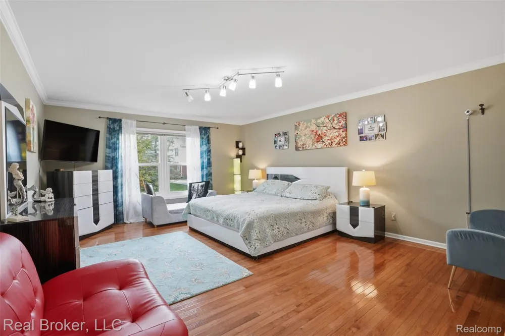 29126 Eastman Trail Novi City, MI 48377
