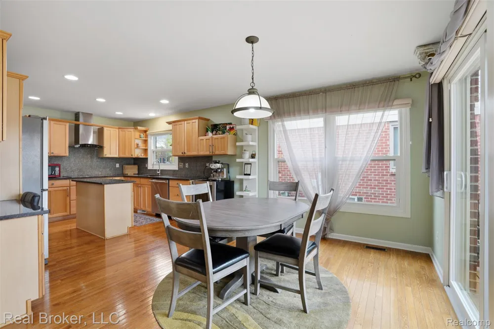 29126 Eastman Trail Novi City, MI 48377