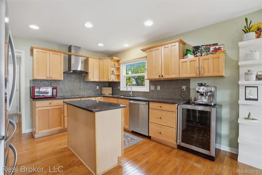 29126 Eastman Trail Novi City, MI 48377