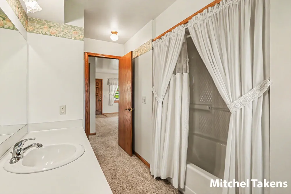 3011 Clearview Drive Hudsonville, MI 49426