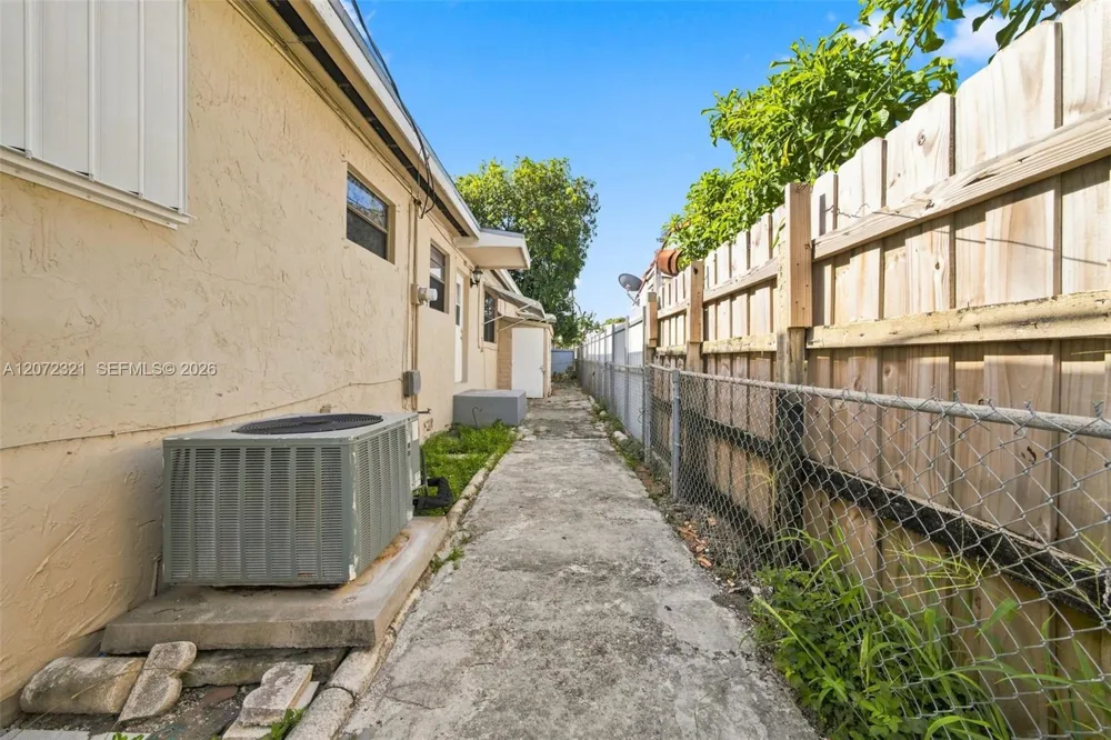 9300 NW 32nd Ct #9300 Miami, FL 33147