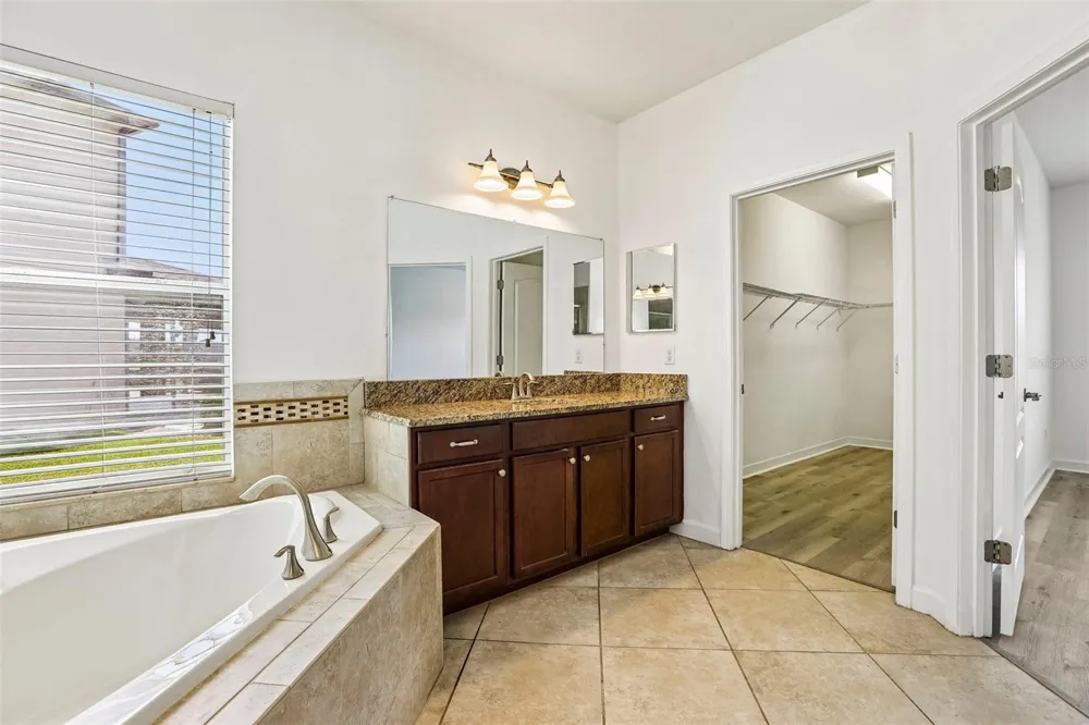 19417 PADDOCK VIEW DRIVE Tampa, FL 33647