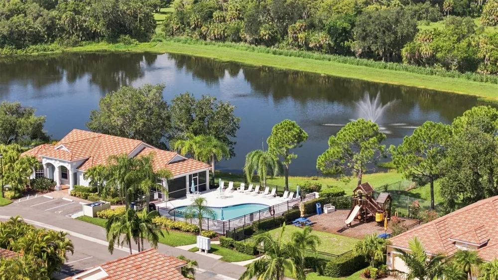 7707 33RD STREET E Sarasota, FL 34243
