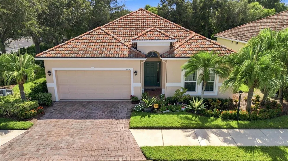 7707 33RD STREET E Sarasota, FL 34243