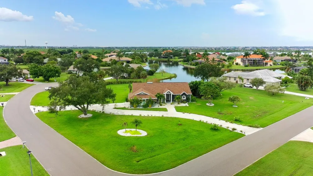6187 9TH AVENUE CIRCLE NE Bradenton, FL 34212
