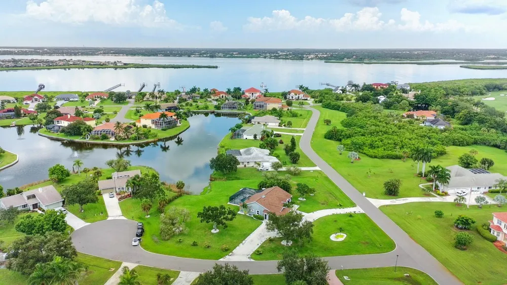 6187 9TH AVENUE CIRCLE NE Bradenton, FL 34212