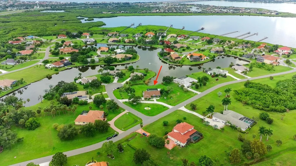 6187 9TH AVENUE CIRCLE NE Bradenton, FL 34212