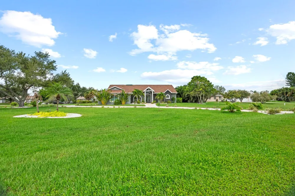 6187 9TH AVENUE CIRCLE NE Bradenton, FL 34212
