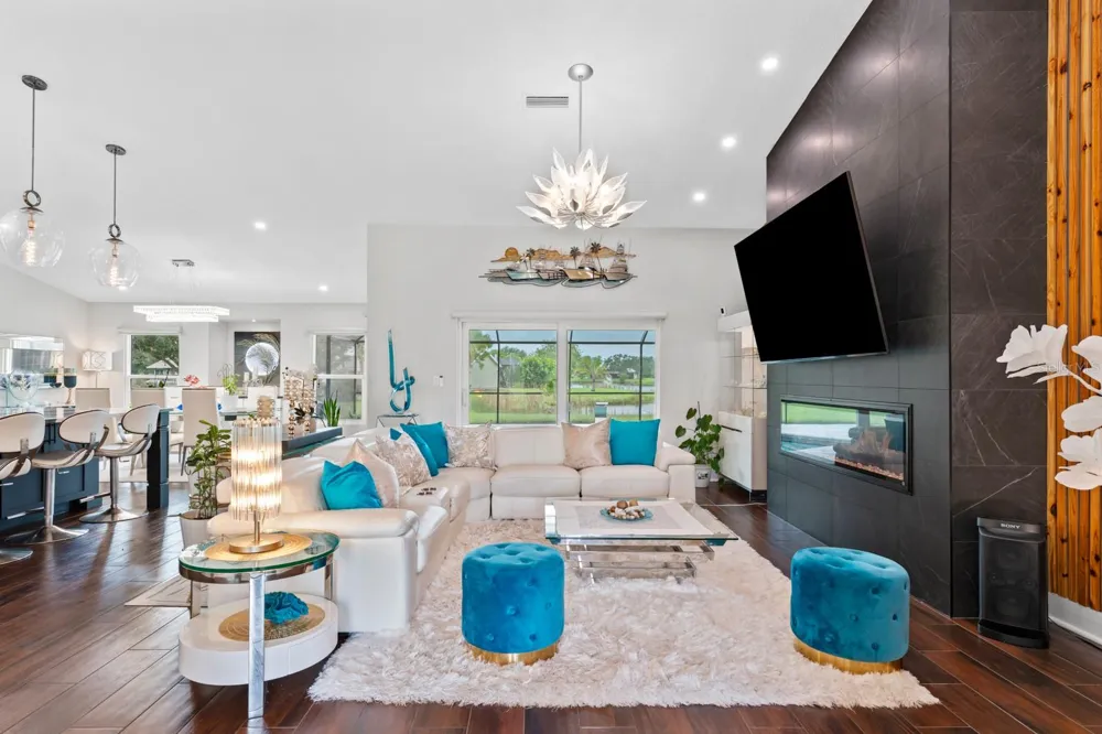 6187 9TH AVENUE CIRCLE NE Bradenton, FL 34212