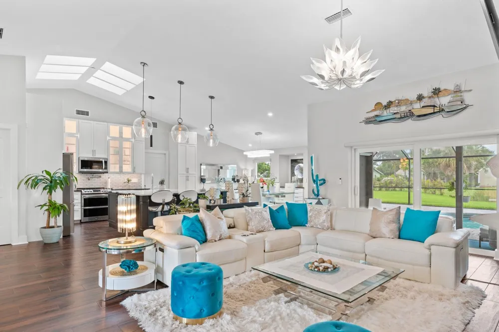 6187 9TH AVENUE CIRCLE NE Bradenton, FL 34212