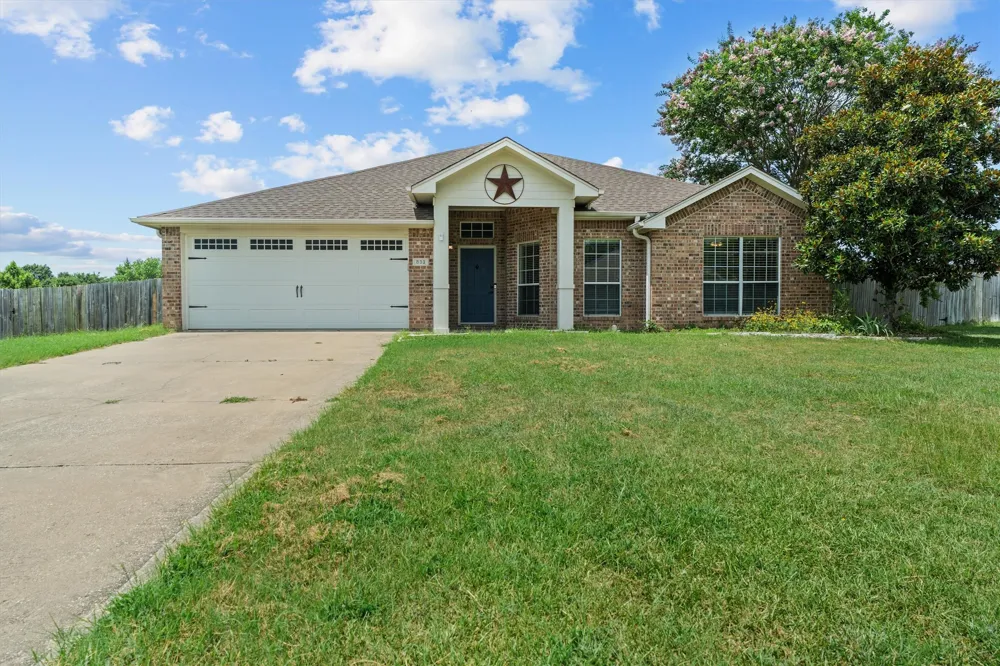 833 Greenwood Circle Lindale, TX 75771