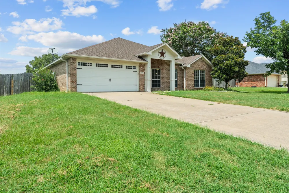 833 Greenwood Circle Lindale, TX 75771