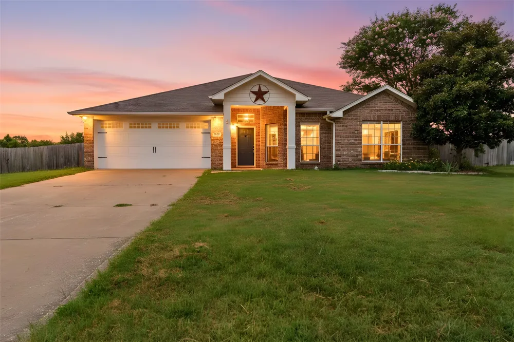 833 Greenwood Circle Lindale, TX 75771