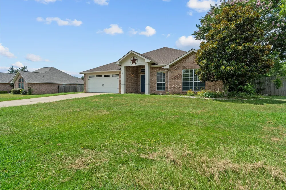 833 Greenwood Circle Lindale, TX 75771