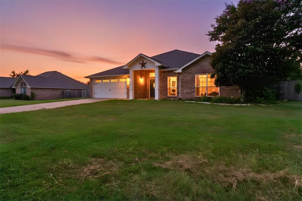 833 Greenwood Circle Lindale, TX 75771