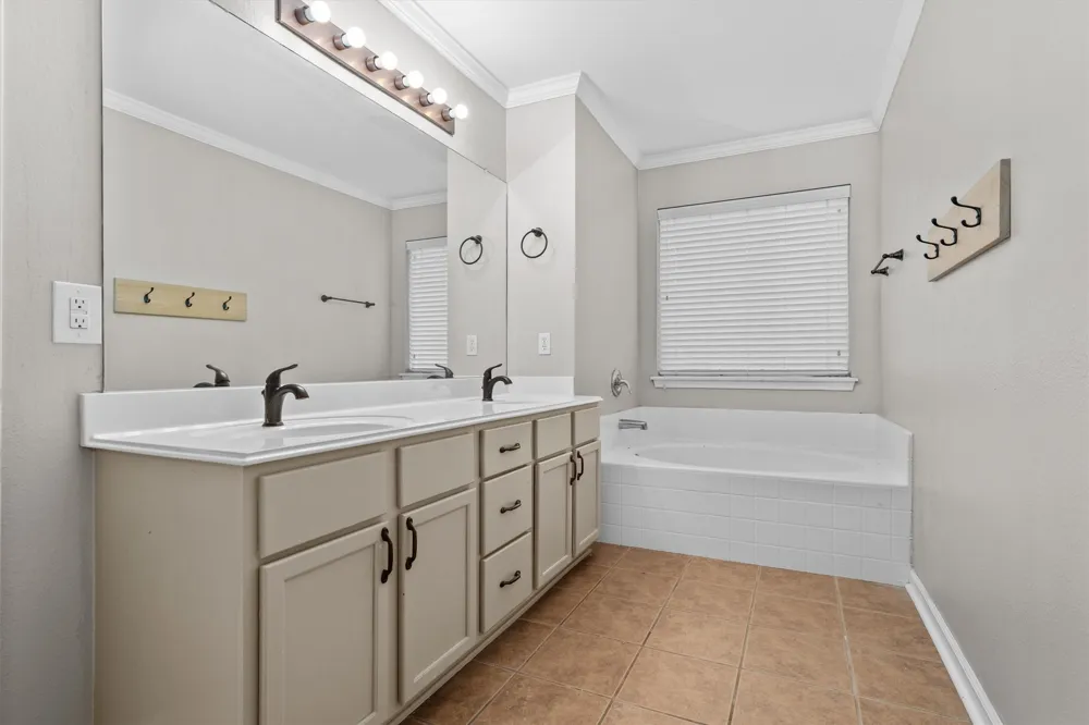 833 Greenwood Circle Lindale, TX 75771