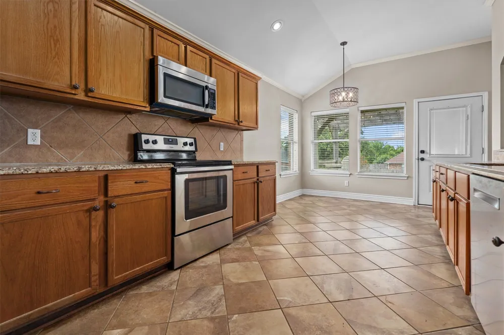 833 Greenwood Circle Lindale, TX 75771