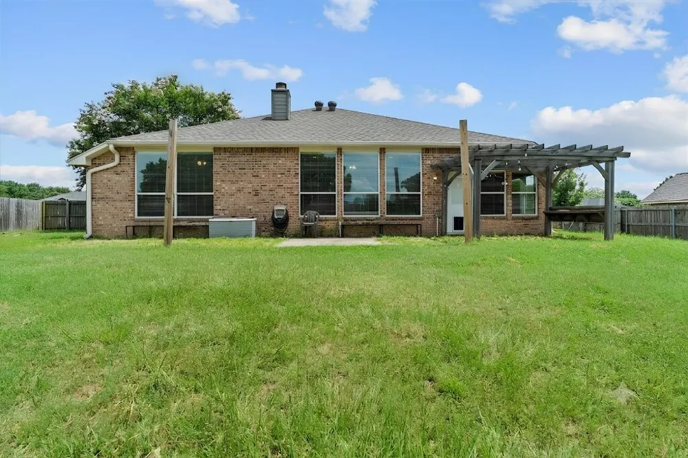 833 Greenwood Circle Lindale, TX 75771