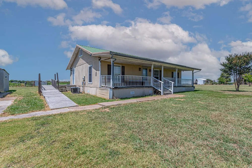 3332 County Road 1033 Greenville, TX 75401