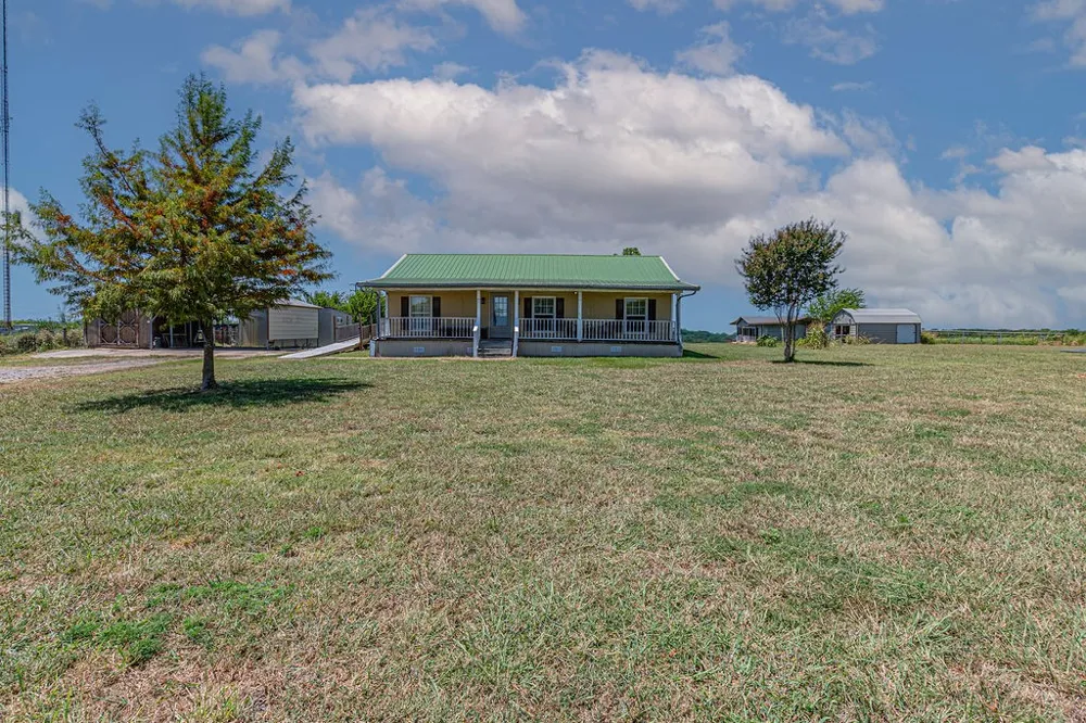 3332 County Road 1033 Greenville, TX 75401