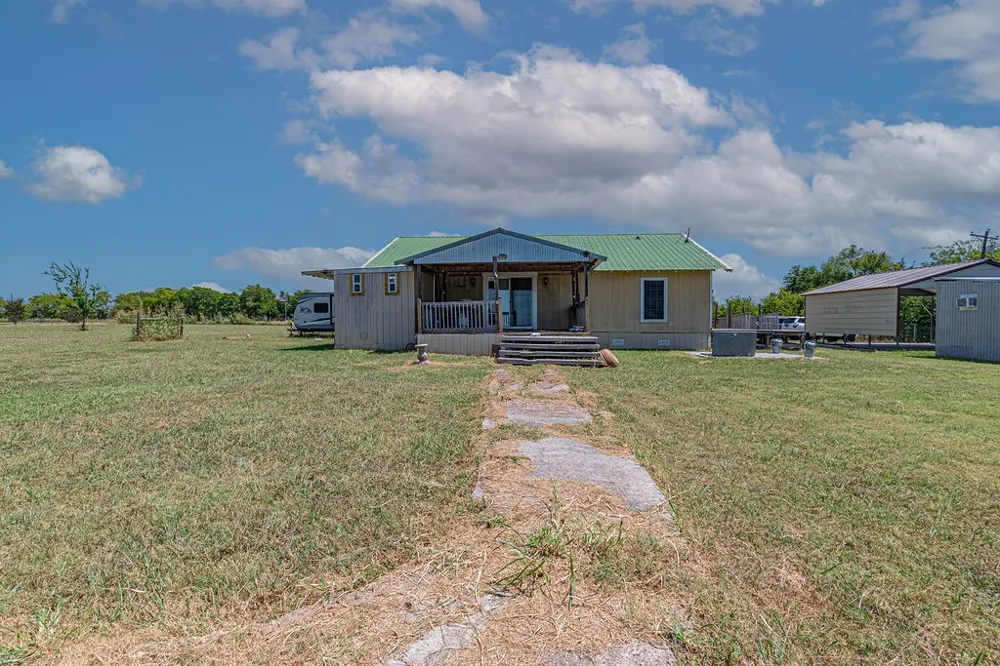 3332 County Road 1033 Greenville, TX 75401