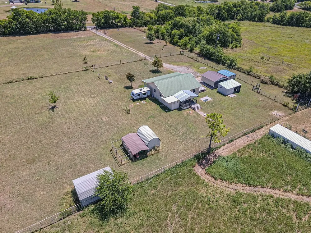 3332 County Road 1033 Greenville, TX 75401