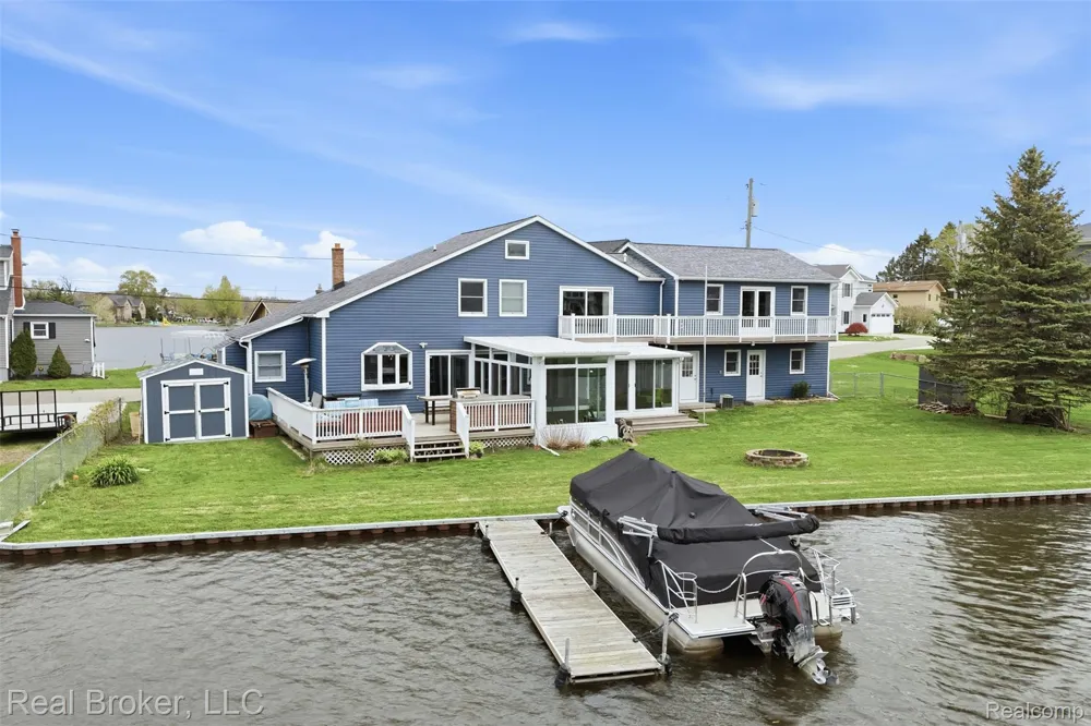 2299 Kingston Street White Lake Charter Township, MI 48386