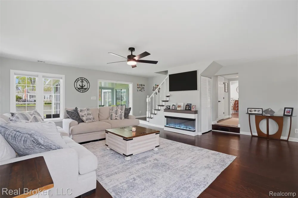 2299 Kingston Street White Lake Charter Township, MI 48386