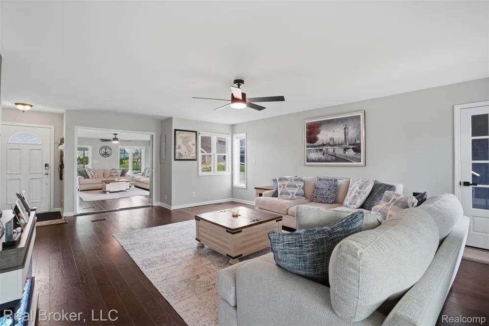 2299 Kingston Street White Lake Charter Township, MI 48386