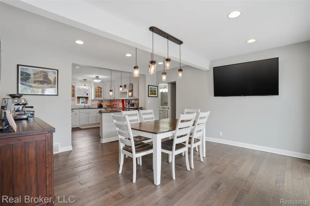 2299 Kingston Street White Lake Charter Township, MI 48386