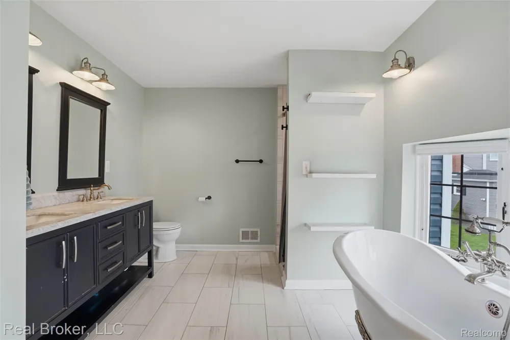 2299 Kingston Street White Lake Charter Township, MI 48386