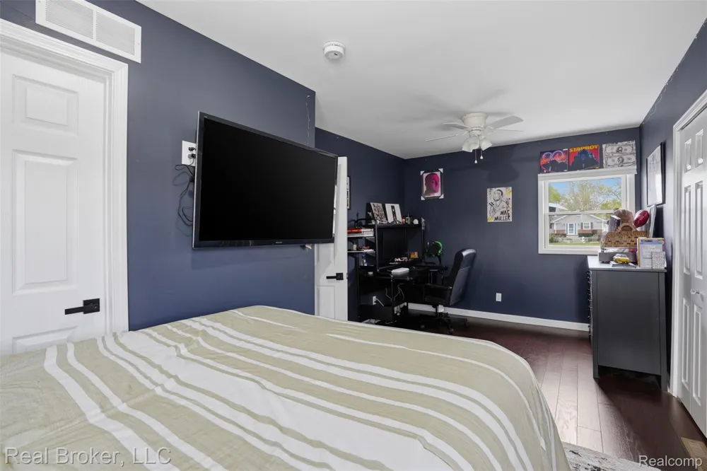 2299 Kingston Street White Lake Charter Township, MI 48386