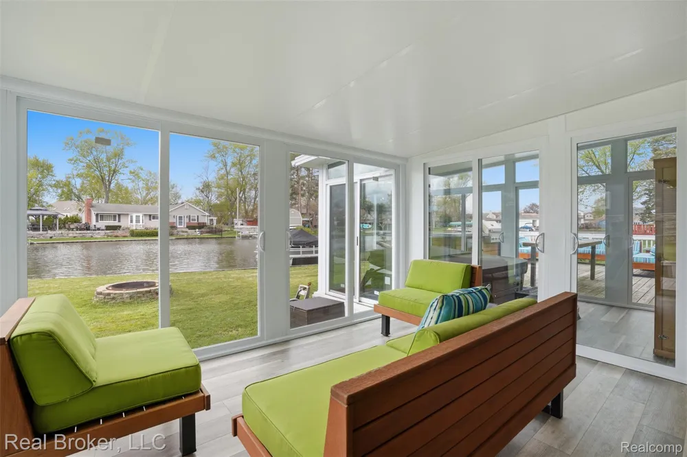 2299 Kingston Street White Lake Charter Township, MI 48386