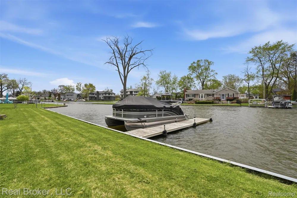 2299 Kingston Street White Lake Charter Township, MI 48386