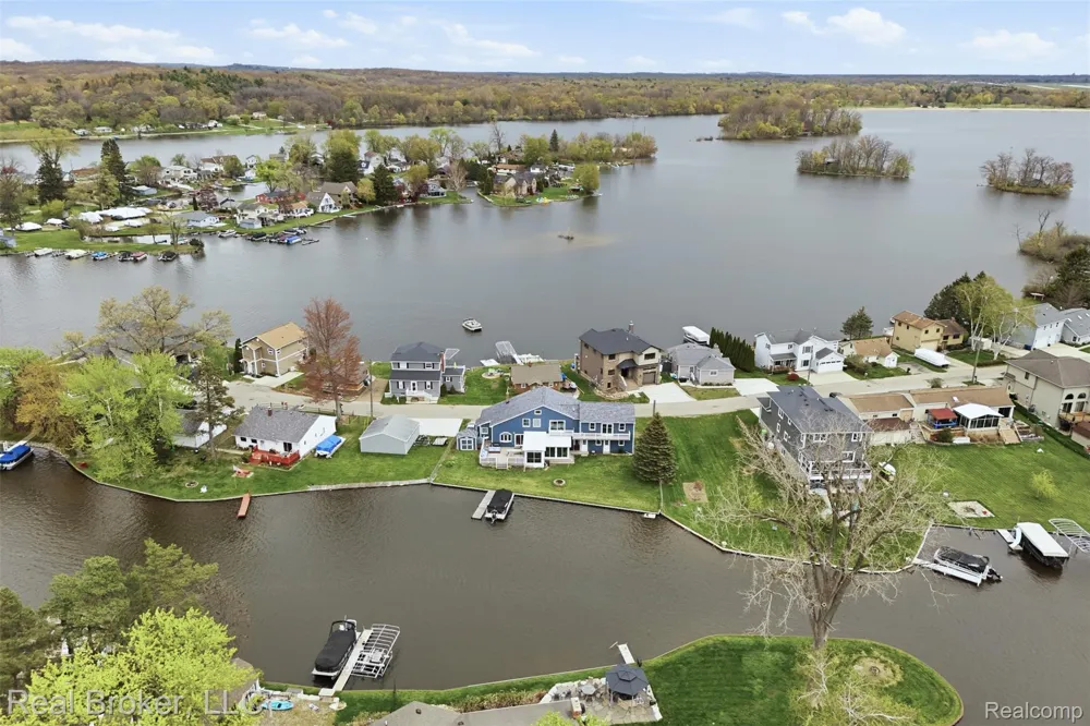 2299 Kingston Street White Lake Charter Township, MI 48386