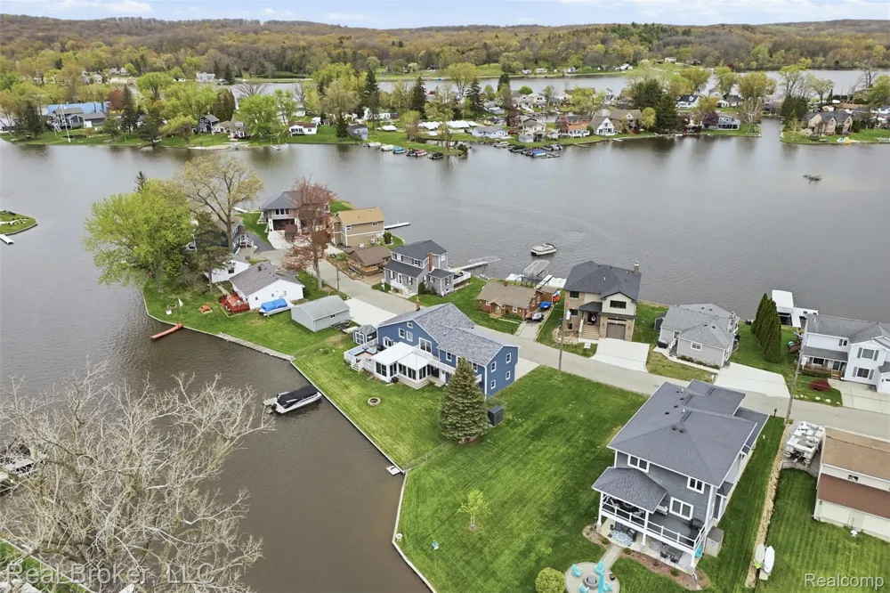 2299 Kingston Street White Lake Charter Township, MI 48386