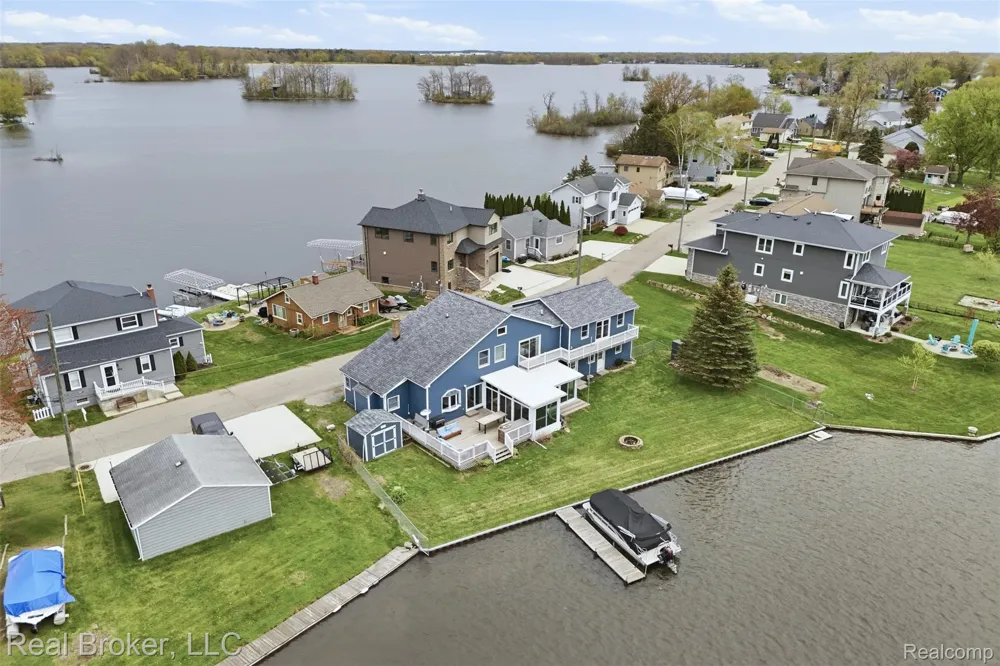 2299 Kingston Street White Lake Charter Township, MI 48386
