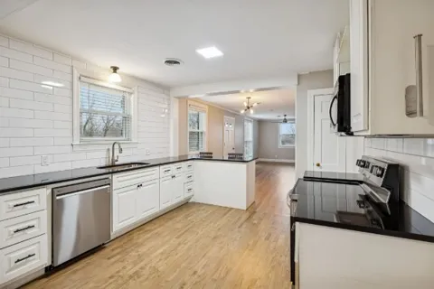 720 Cameo Dr