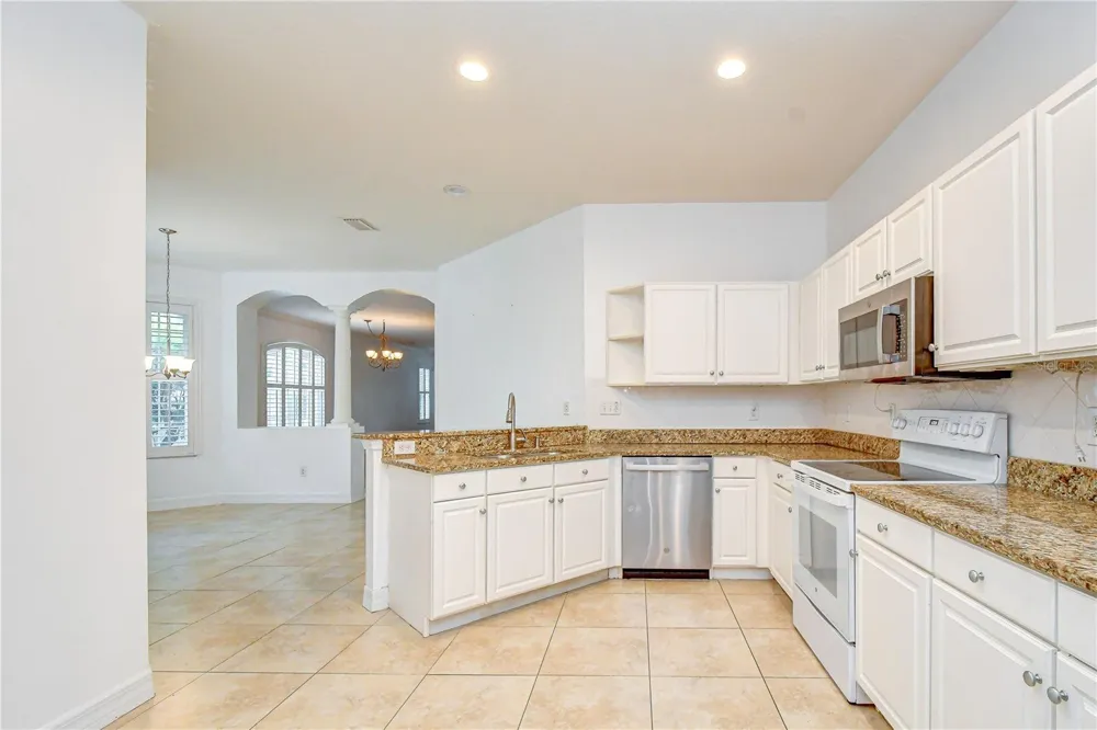 6026 SANDHILL RIDGE DRIVE Lithia, FL 33547