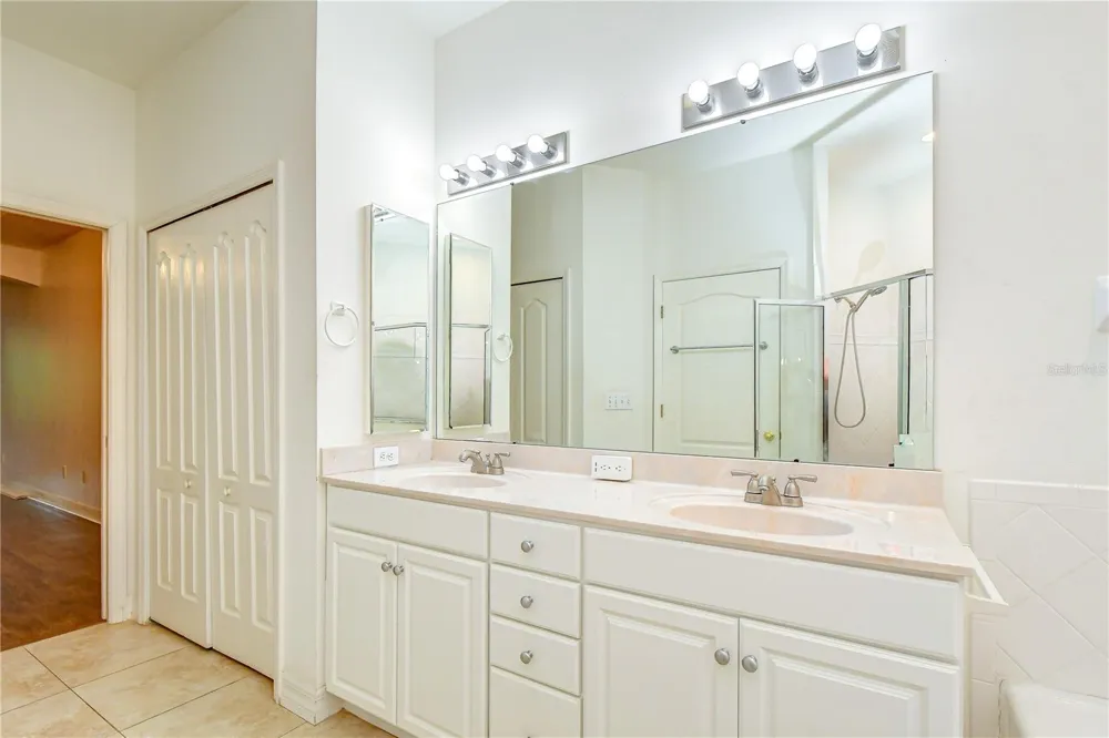 6026 SANDHILL RIDGE DRIVE Lithia, FL 33547