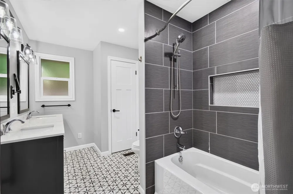 48 Clover Street Cathlamet, WA 98612