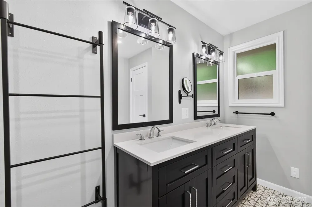 48 Clover Street Cathlamet, WA 98612