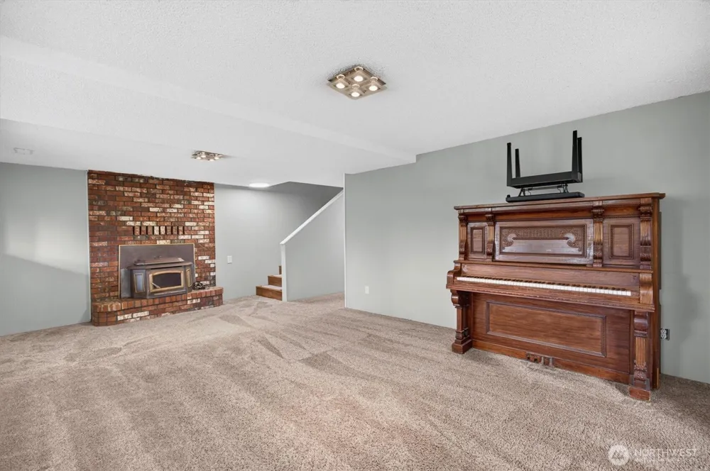 48 Clover Street Cathlamet, WA 98612