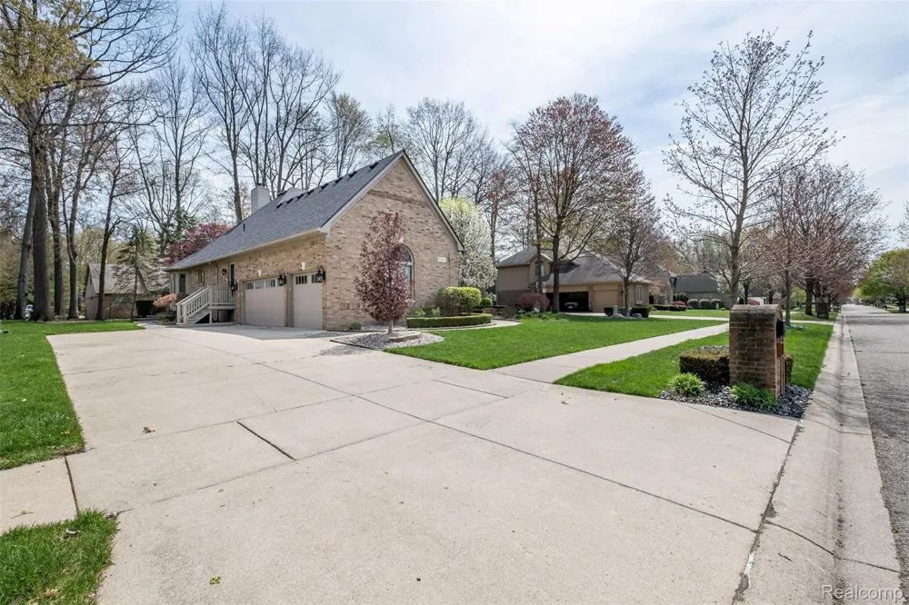 53588 Oak Grove Shelby Charter Township, MI 48315