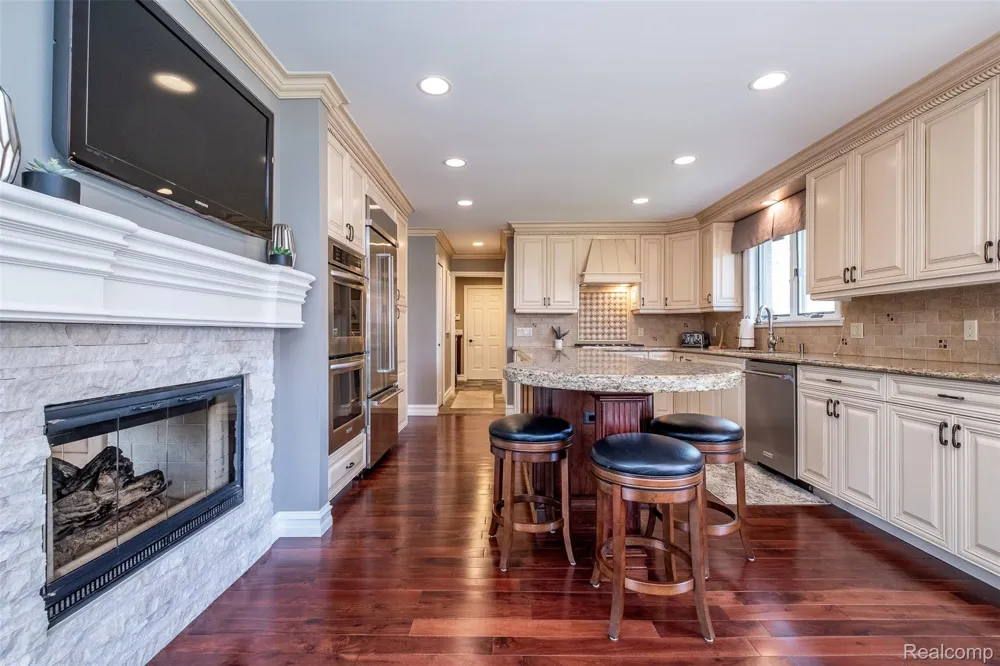 53588 Oak Grove Shelby Charter Township, MI 48315