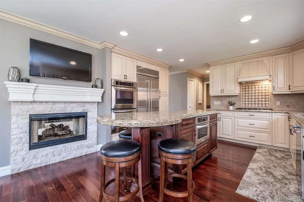 53588 Oak Grove Shelby Charter Township, MI 48315