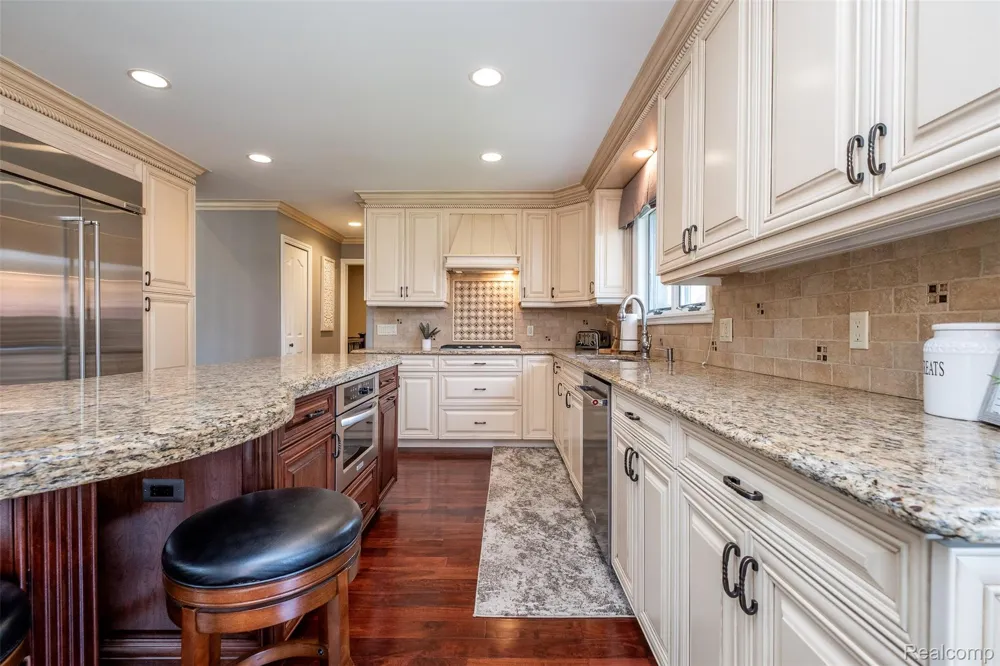 53588 Oak Grove Shelby Charter Township, MI 48315