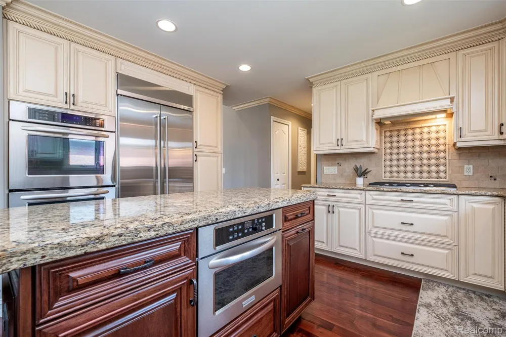 53588 Oak Grove Shelby Charter Township, MI 48315