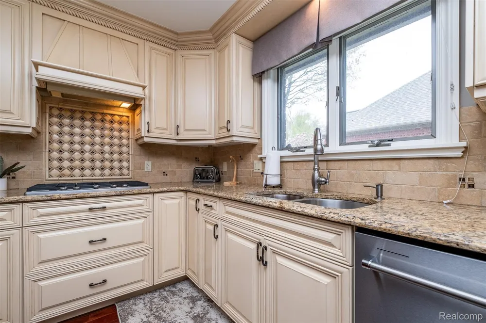 53588 Oak Grove Shelby Charter Township, MI 48315